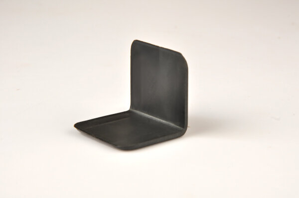 Kantenschutwinkel aus Kunststoff„medium“ (19 mm), schwarz – ohne Dorn, mit Bandführung, definierte Kanten – 2000 Stk./Karton